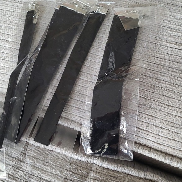 Set of 4 Trendy Black Velvet Choker Necklace Velvet Rope Statement Punk - Picture 2 of 2